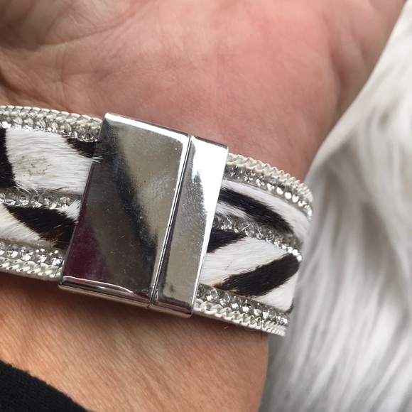 Cowhide magnetic Bracelet - Picture 2 of 8